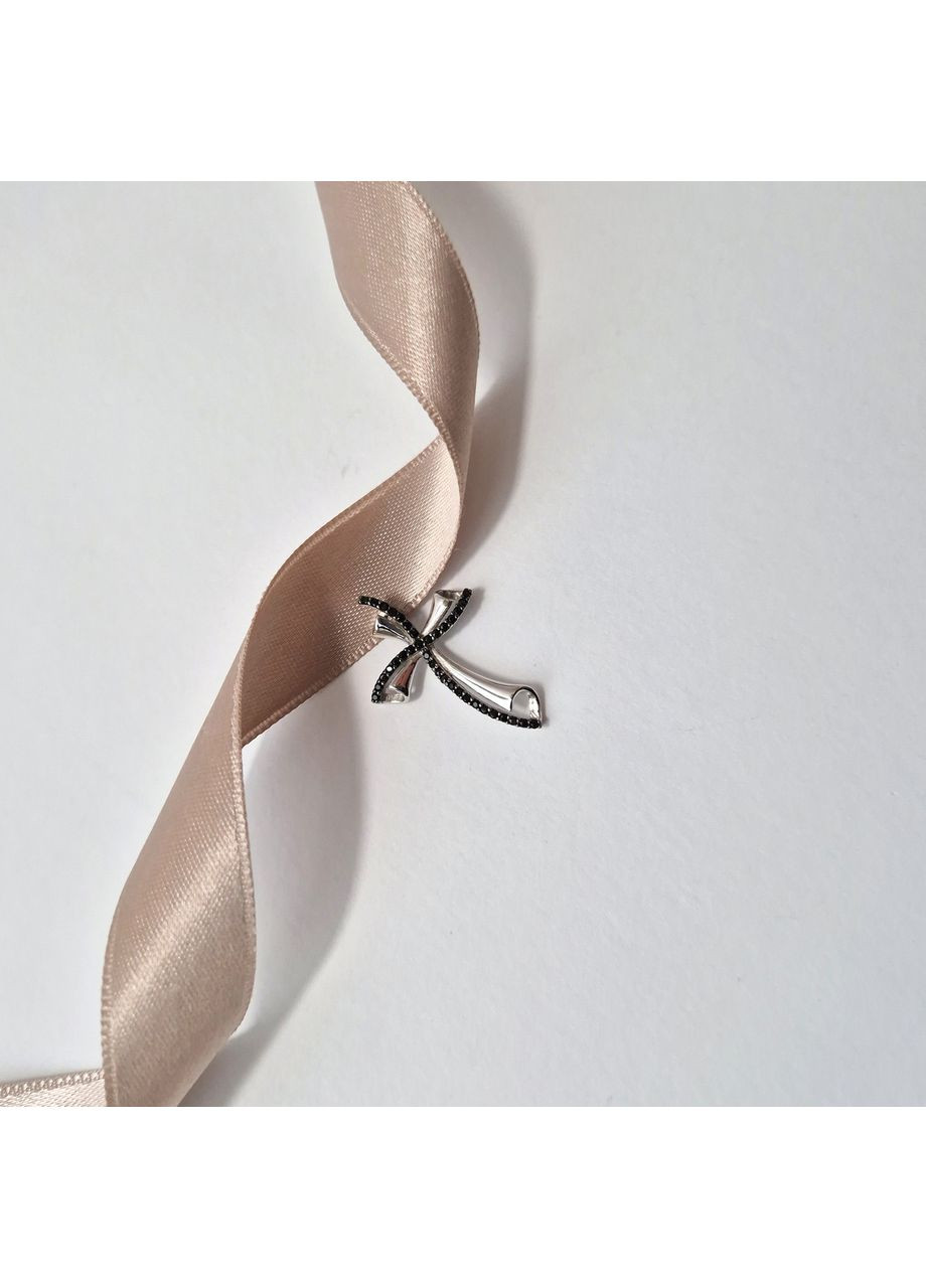 Срібний хрест з Чорними каменями Бантик срібло 925 проби Родоване 1000ф2кр 0.94г Nobrand (366339872)