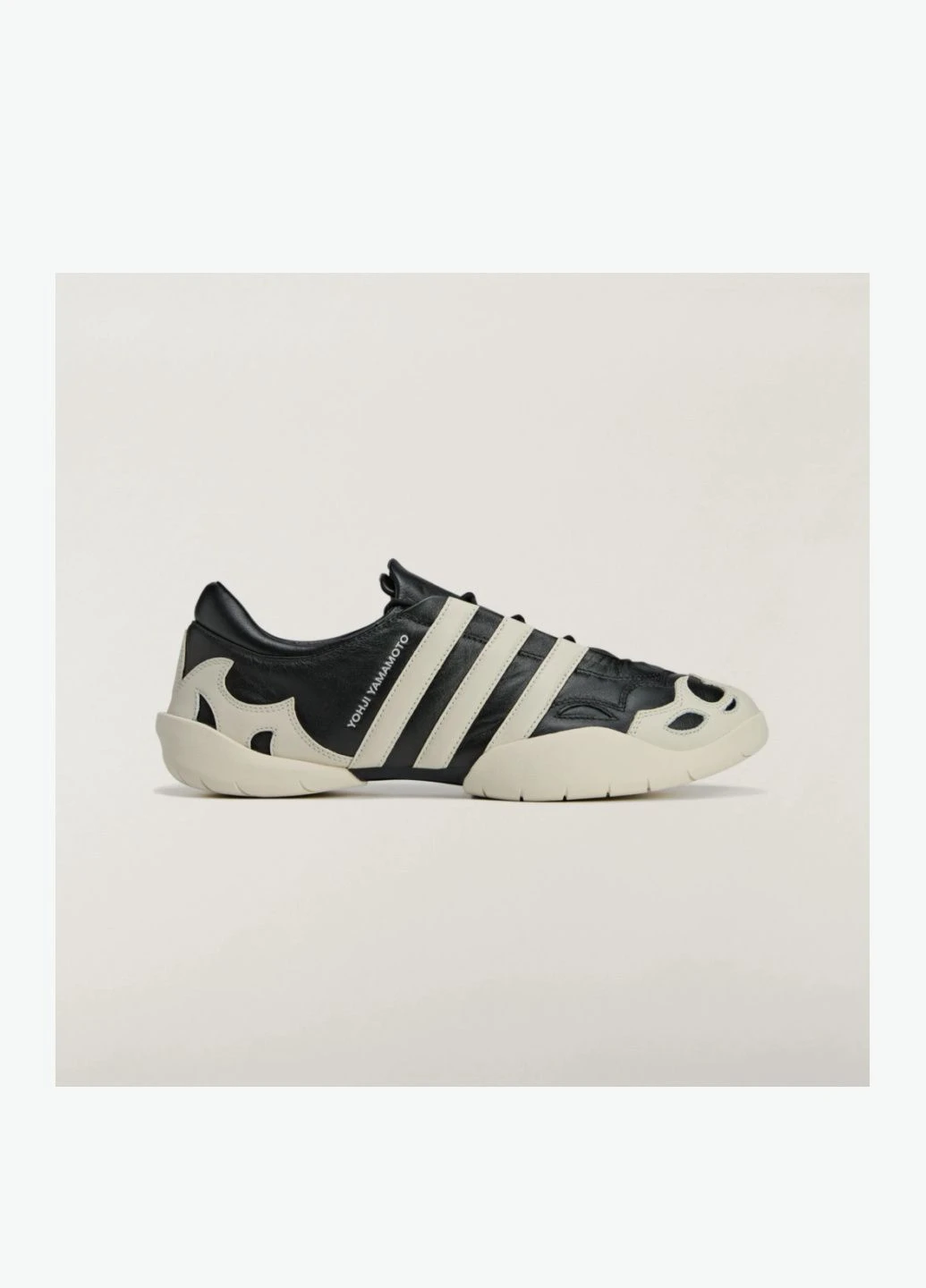 Чорні всесезонні кросівки y-3 regu 2002 y-3 jr3600 adidas