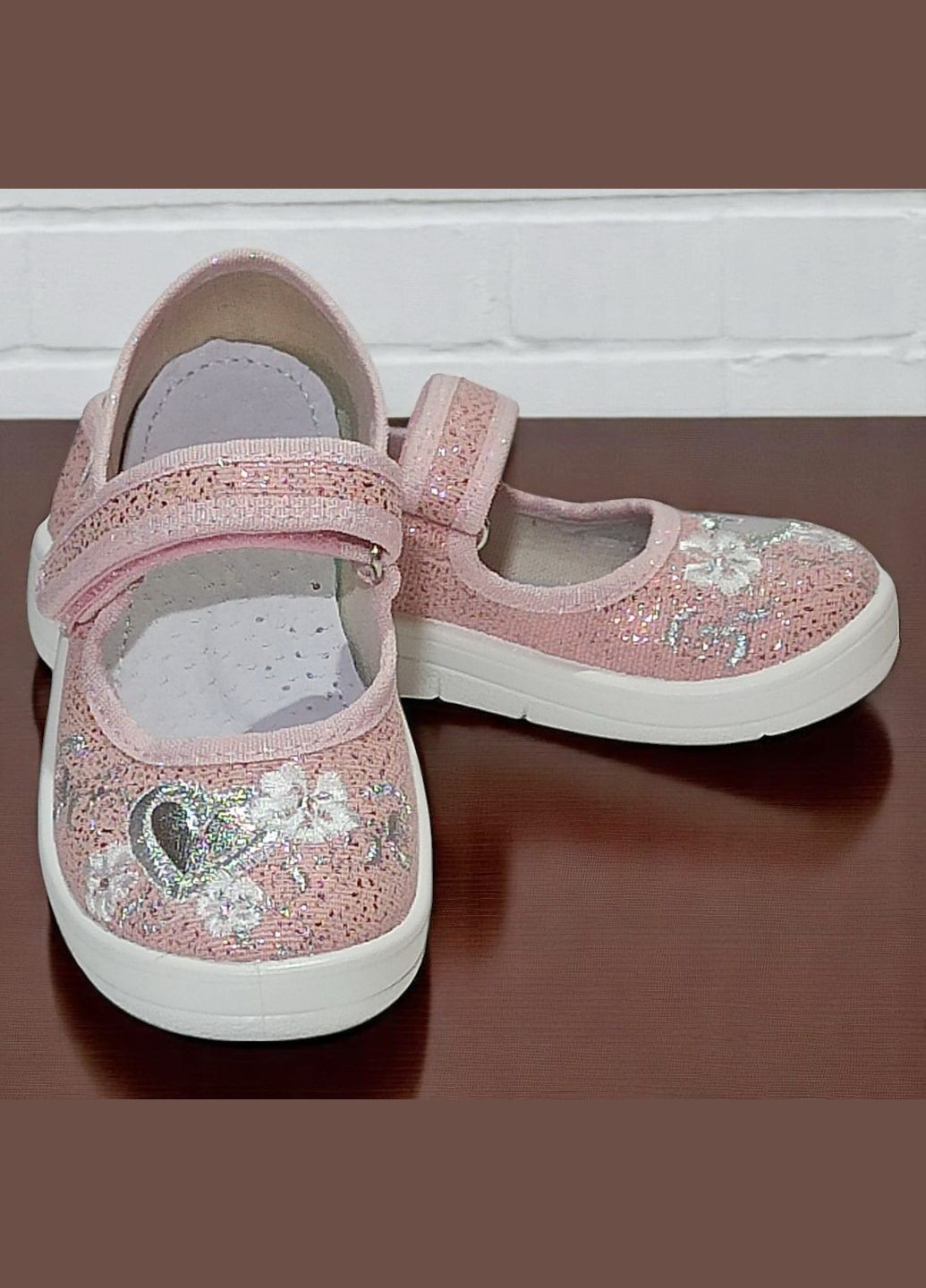 Светло-розовые ортопедические тапочки на липучке для девочки сменная обувь в садик валди Waldi с вышивкой, с цветами