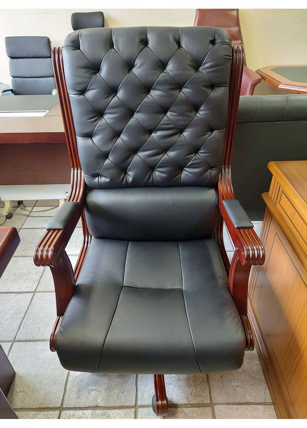 Кресло руководителя Сорренто черное Діал (363186477)