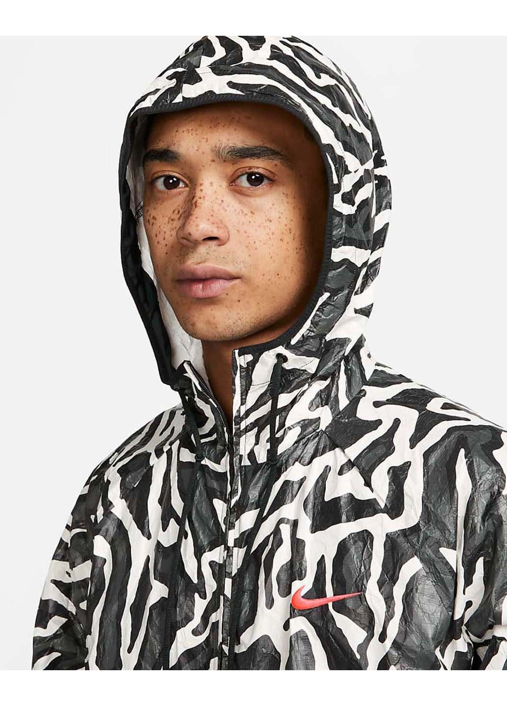 Черно-белая демисезонная куртка мужская Nike