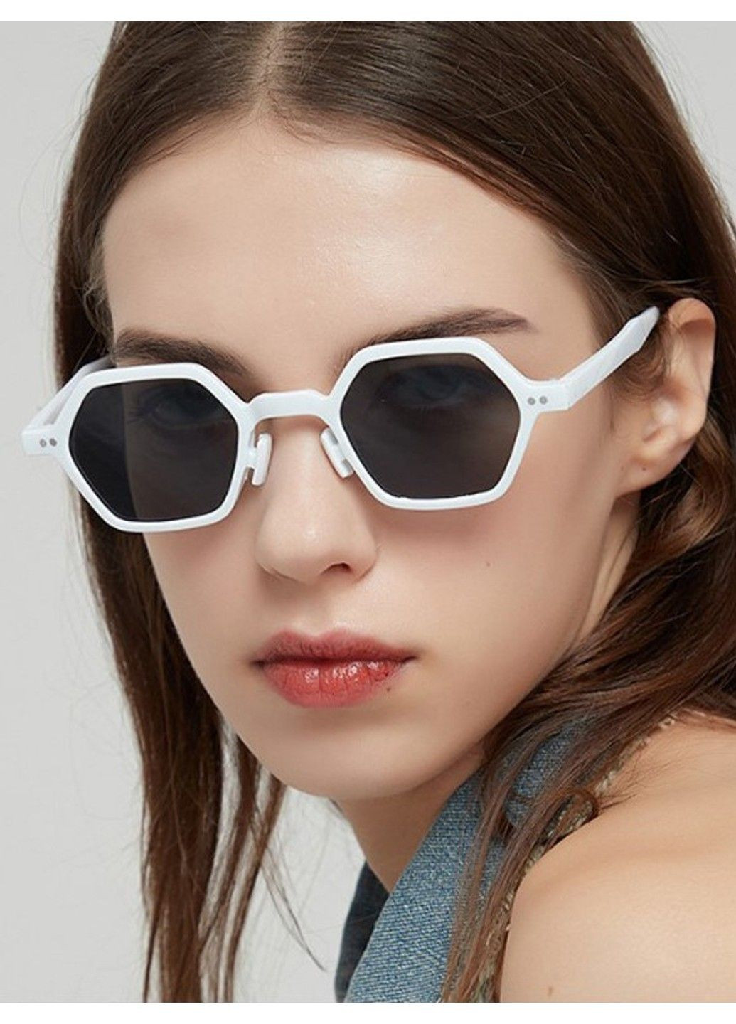 Окуляри сонцезахисні унісекс шестикутні Geometry білі з чорними лінзами No Brand (317269717)