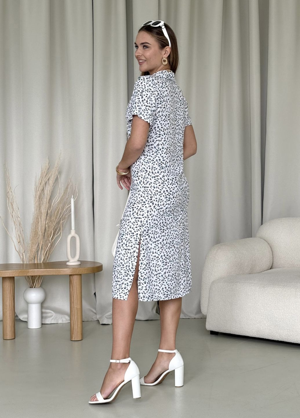 Белое пляжное, повседневный, кэжуал, коктейльное летнее легкое платье-поло с пояском в цветочек из штапеля поло Merlini леопардовый