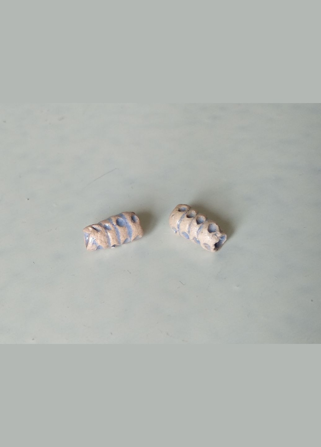 Керамічні намистини ручної роботи "Магічні Завитки №13" (бежево-блакитні) 2шт. Коти&Ангели (301532979)