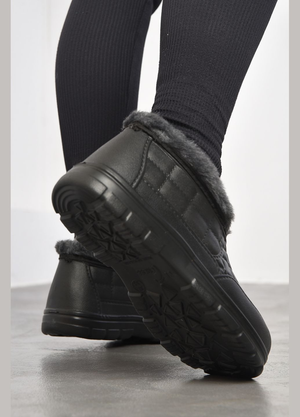 Галоши женские на меху черного цвета Let's Shop (299764489)