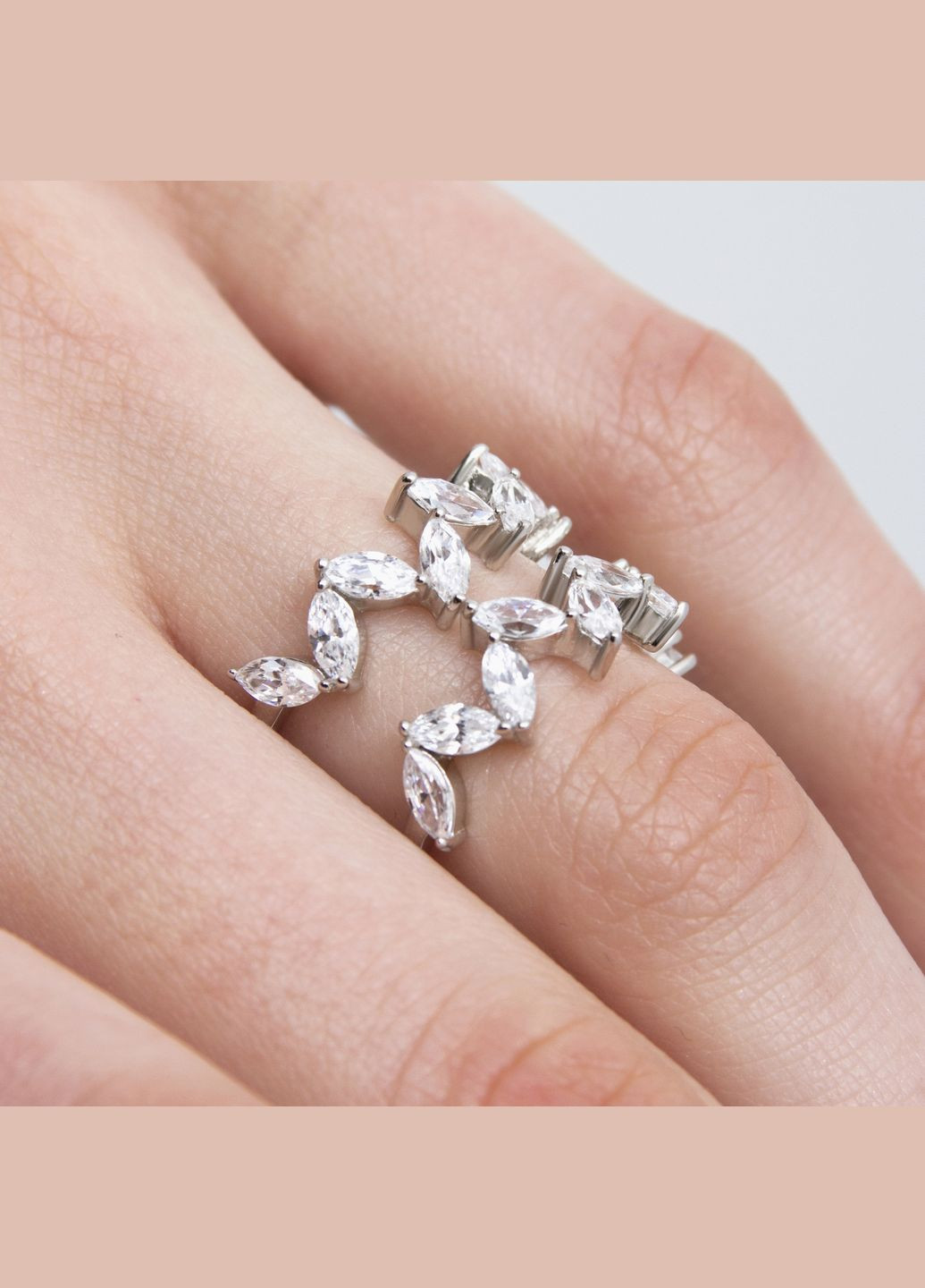 Каблучка срібна з фіанітами 3К155-0260 Zarina (333834280)