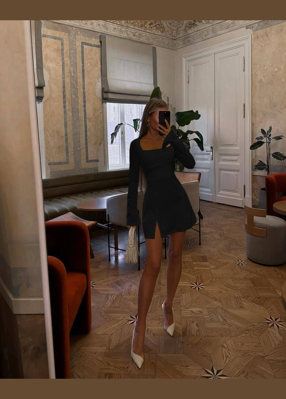 Чорна вечірня міні сукня-дзвін з довгим рукавом дзвін Adelante однотонна