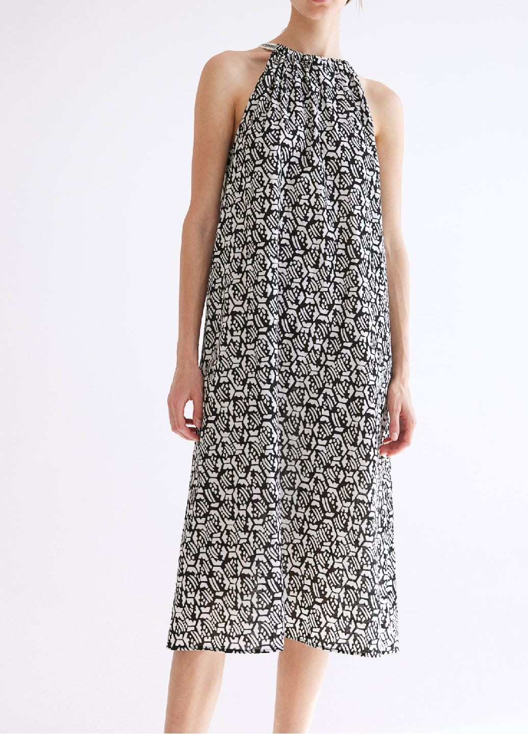 Черное кэжуал платье H&M с рисунком