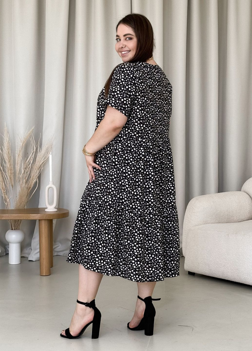 Черное пляжное, повседневный, кэжуал летнее свободное платье трапеция из штапеля в цветочек клеш, а-силуэт Merlini с цветочным принтом