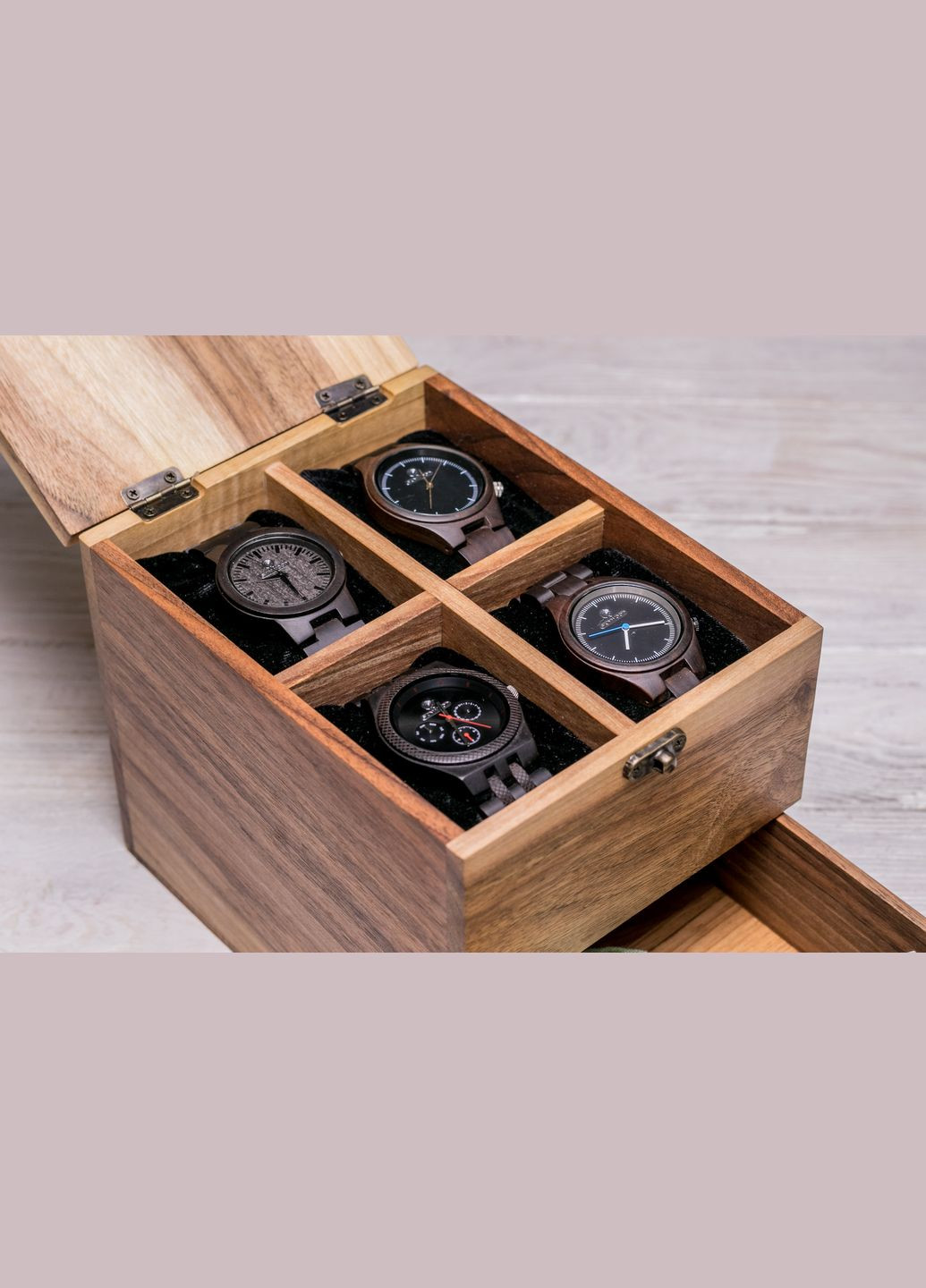 Коробочка для годинників з дерев'яною кришкою з ящиком 4 EcoWalnut (295266075)