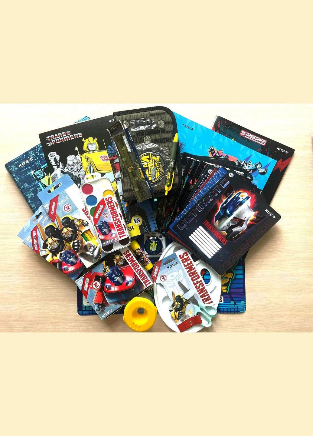 Подарунковий набір шкільних канцтоварів Transformers (33 предмета) No Brand (322576211)