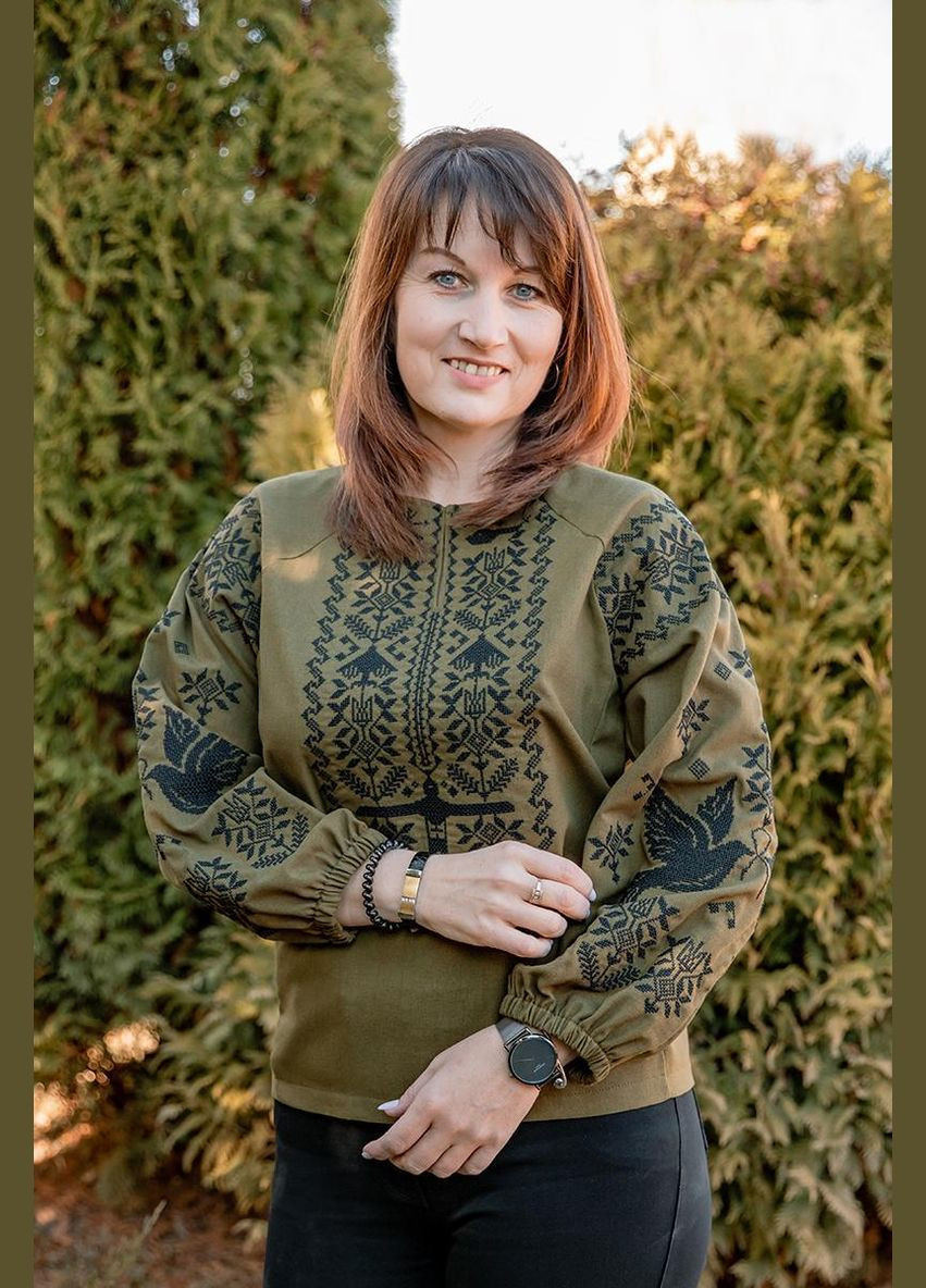 Хакі сорочка з вишивкою птаха та квітів хакі кольору для жінок з довгим рукавом лляна батальна, m льон (301034959)