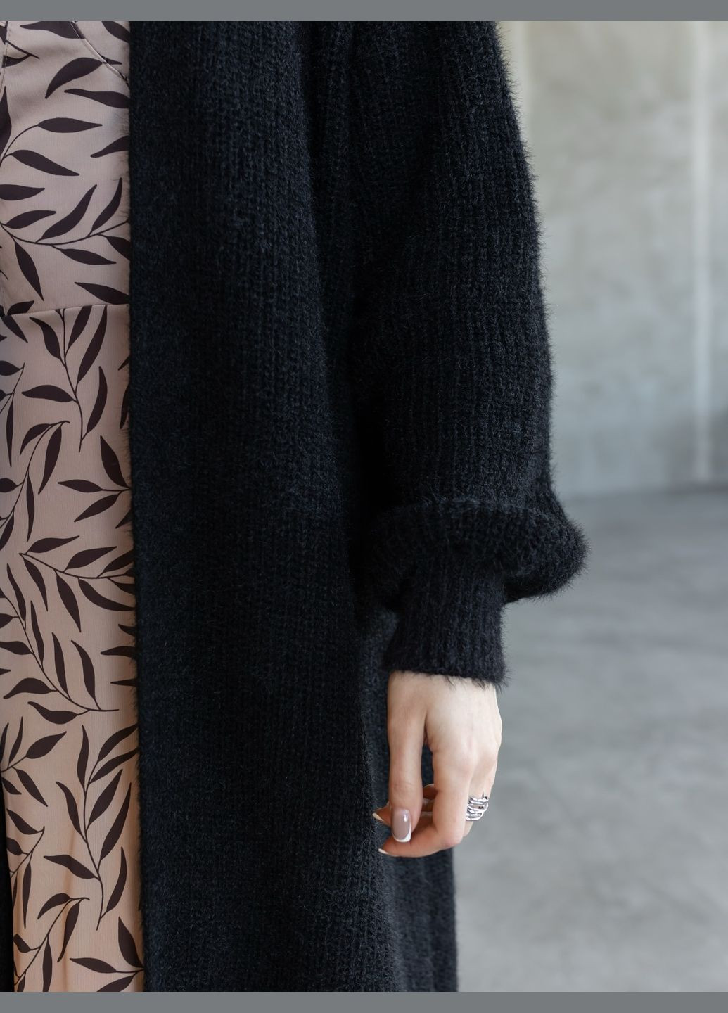 Черный демисезонный кардиган Larionoff