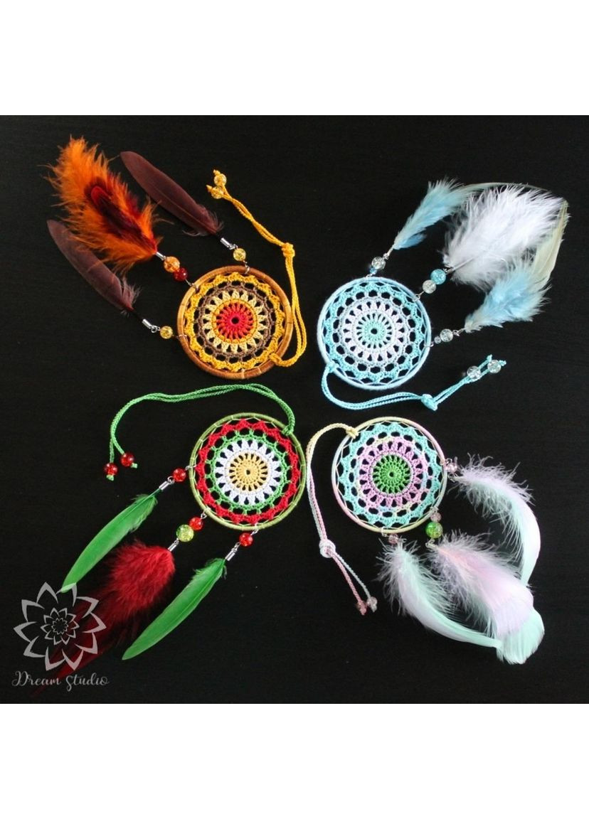 Мини/Авто-ловец снов бело-серый с перьями петуха. Оберег-подвеска в машину. Амулет на зеркало заднего вида Dream Studio (363057478)