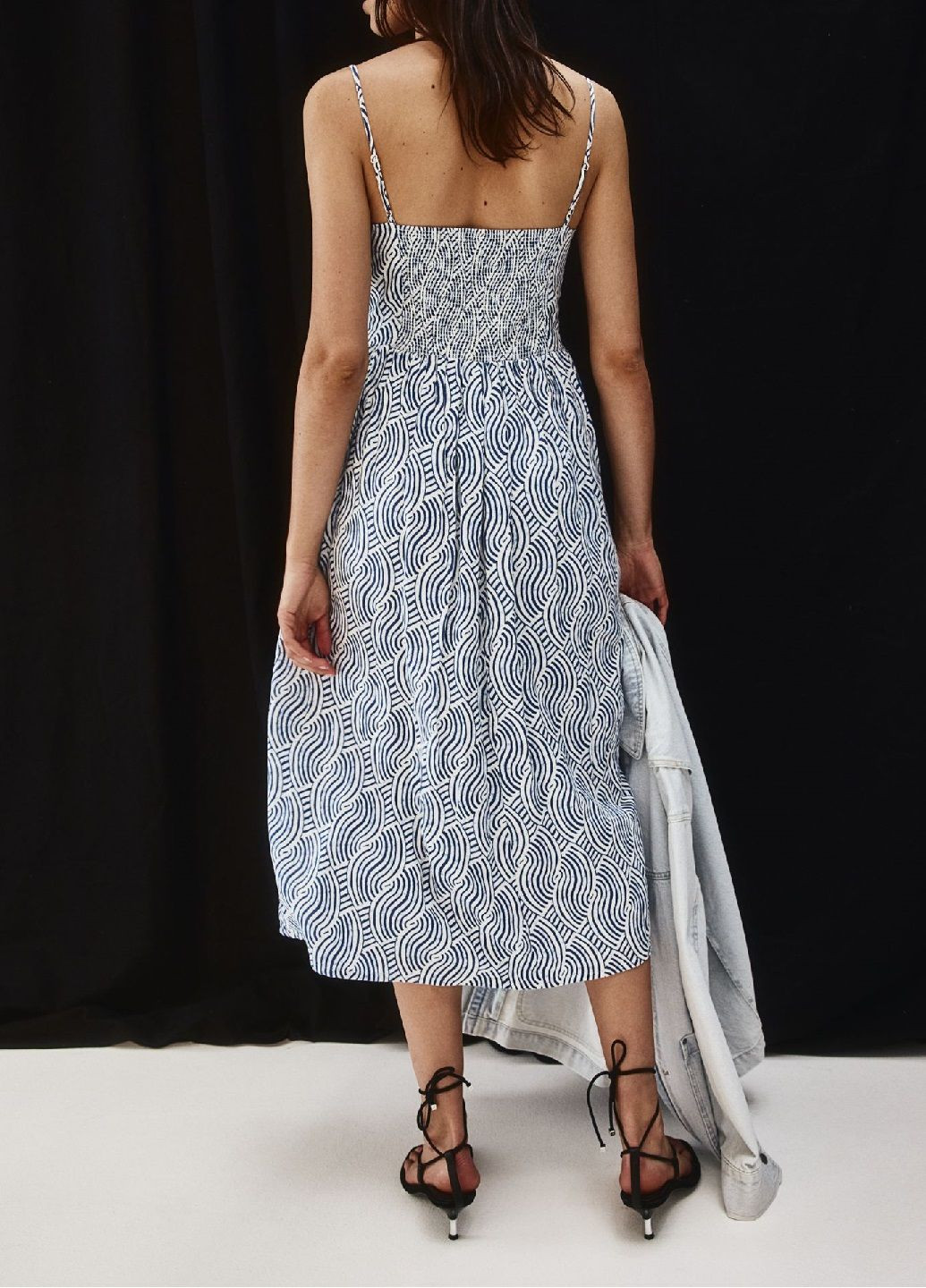 Синя кежуал сукня H&M з абстрактним візерунком