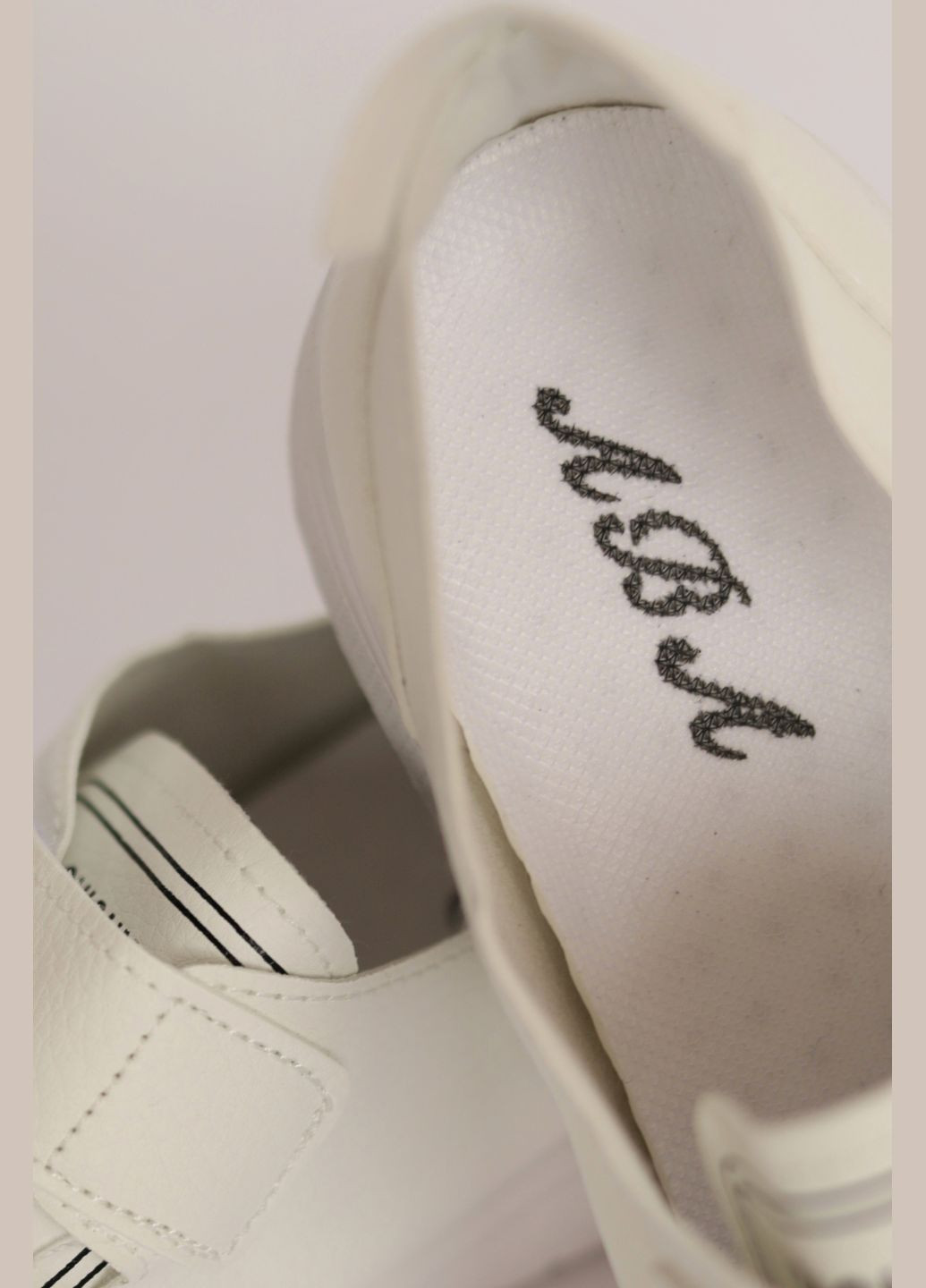 Білі осінні кросівки жіночі білого кольору на ліпучці Let's Shop