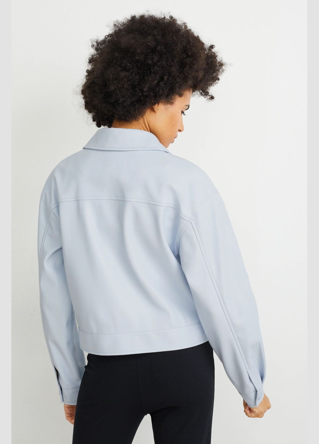 Блакитна демісезонна куртка з еко шкіри C&A