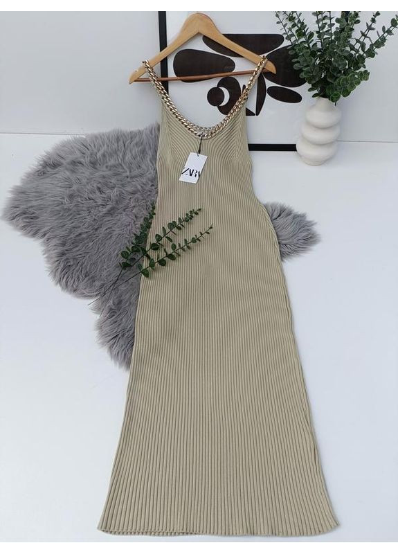 Бежевое трикотажное платье Zara