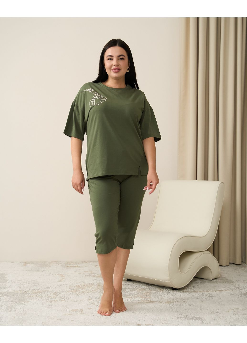 Оливкова (хакі) жіночий комплект plus size з капрі Nicoletta