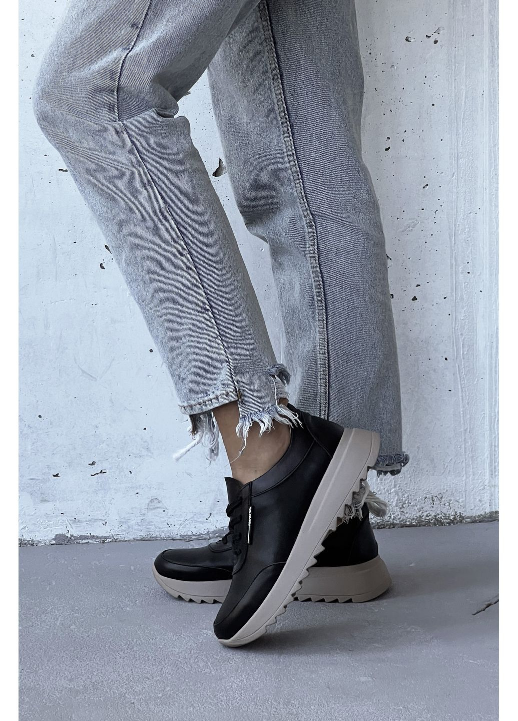 Кросівки жіночі з натуральної шкіри кольору беж INNOE Кросівки чорні демісезони (353380456)