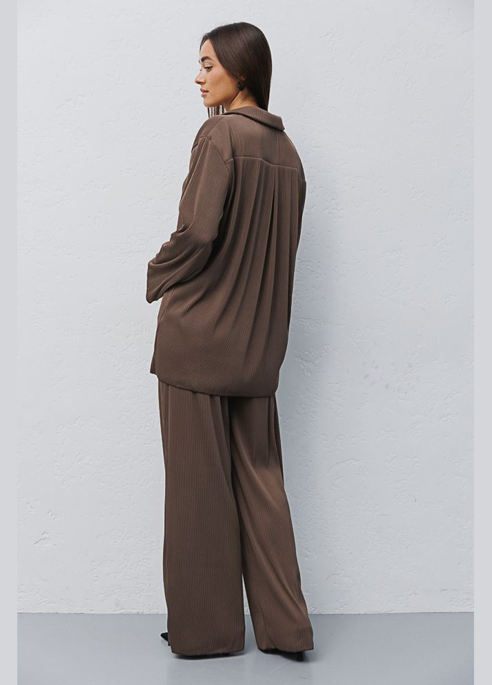 Жіночий плісований коричневий костюм з брюками і сорочкою Arjen (289787449)