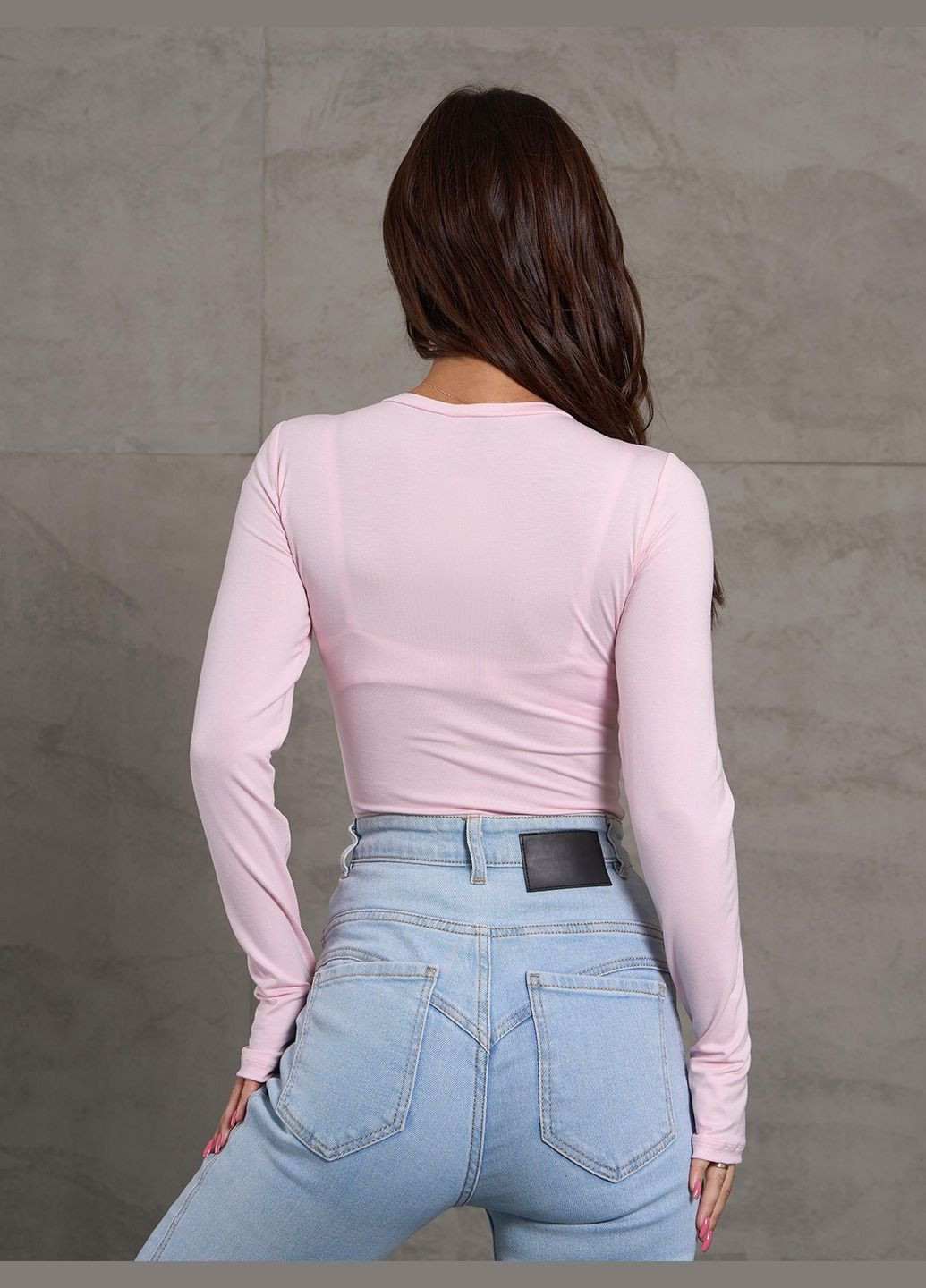 Стильный лонгслив из вискозы с вырезами на рукавах No Brand (322870048)