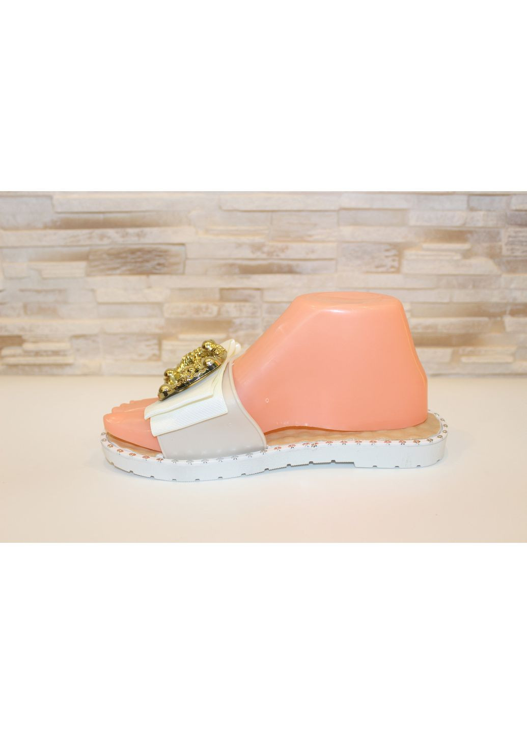 Бежевые шлепанцы женские летние бежевые силиконовые No Brand с брошкой, без декора