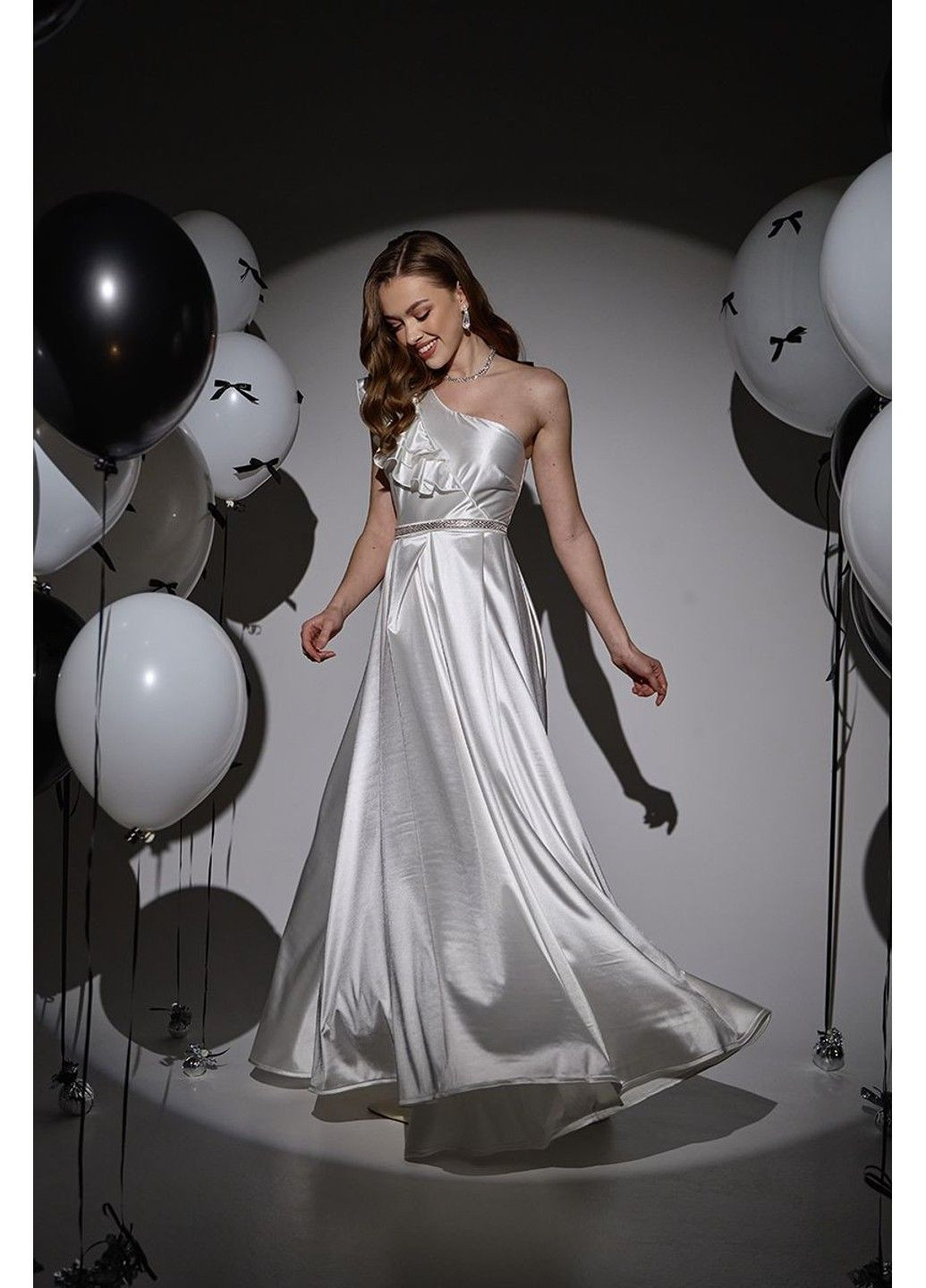 Молочна вечірня сукня асиметрія максі 25004 молочна Tanita-Romario