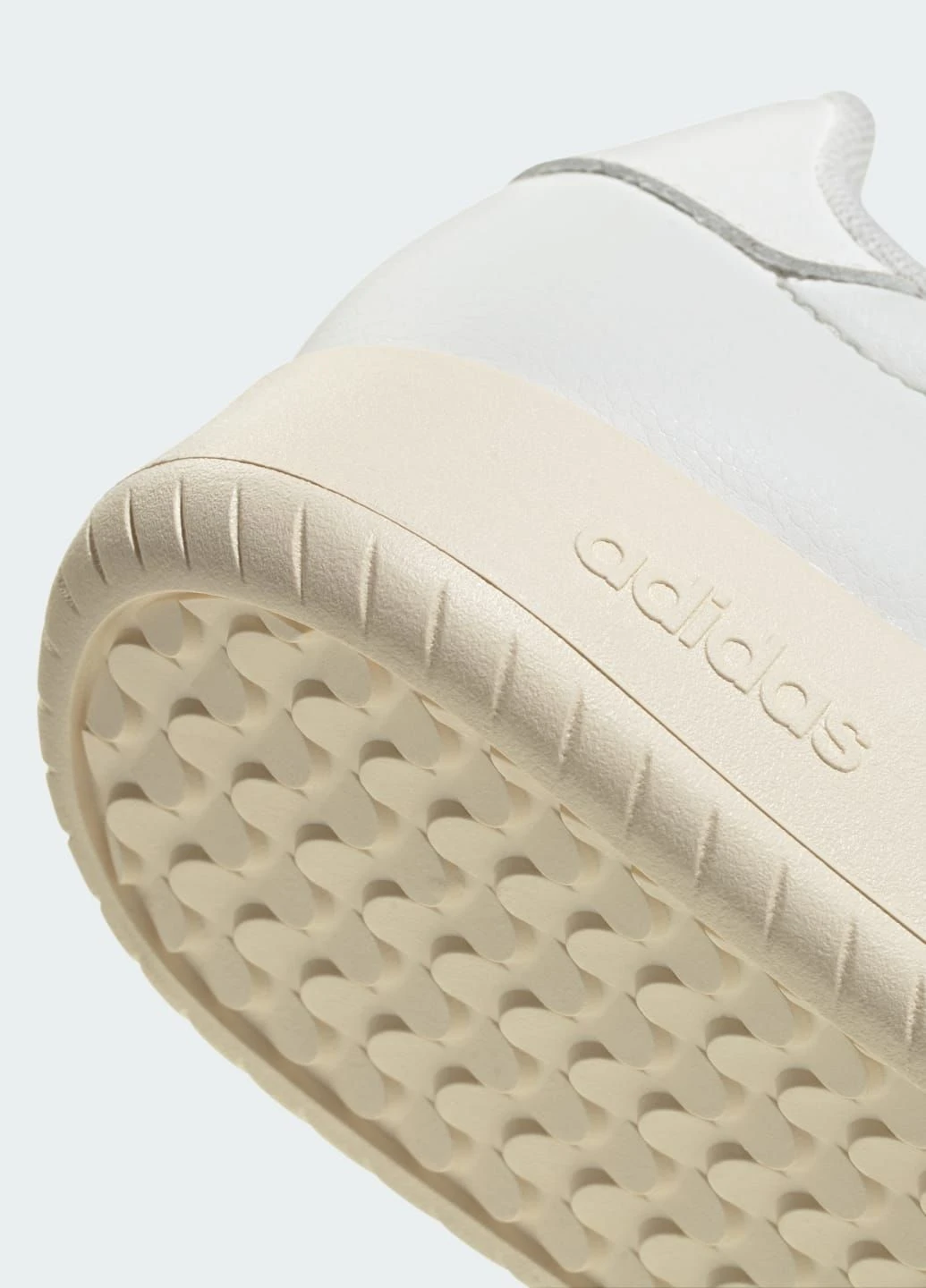 Кросівки Barreda adidas білі всесезони (375244353)