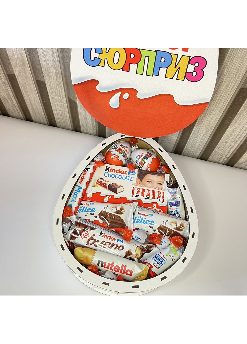 Подарочный бокс в деревянной коробке в форме яйца Kinder с сладостями Kinder No Brand (355801998)