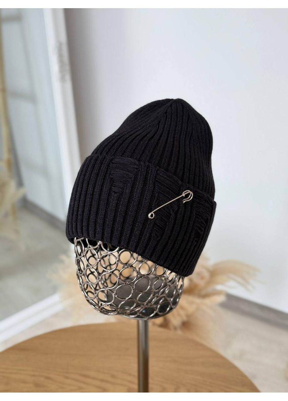 Вязаная женская шапка из английской резинки с декоративной шпилькой с невысокой лопаткой. Шоколадный No Brand (362146339)