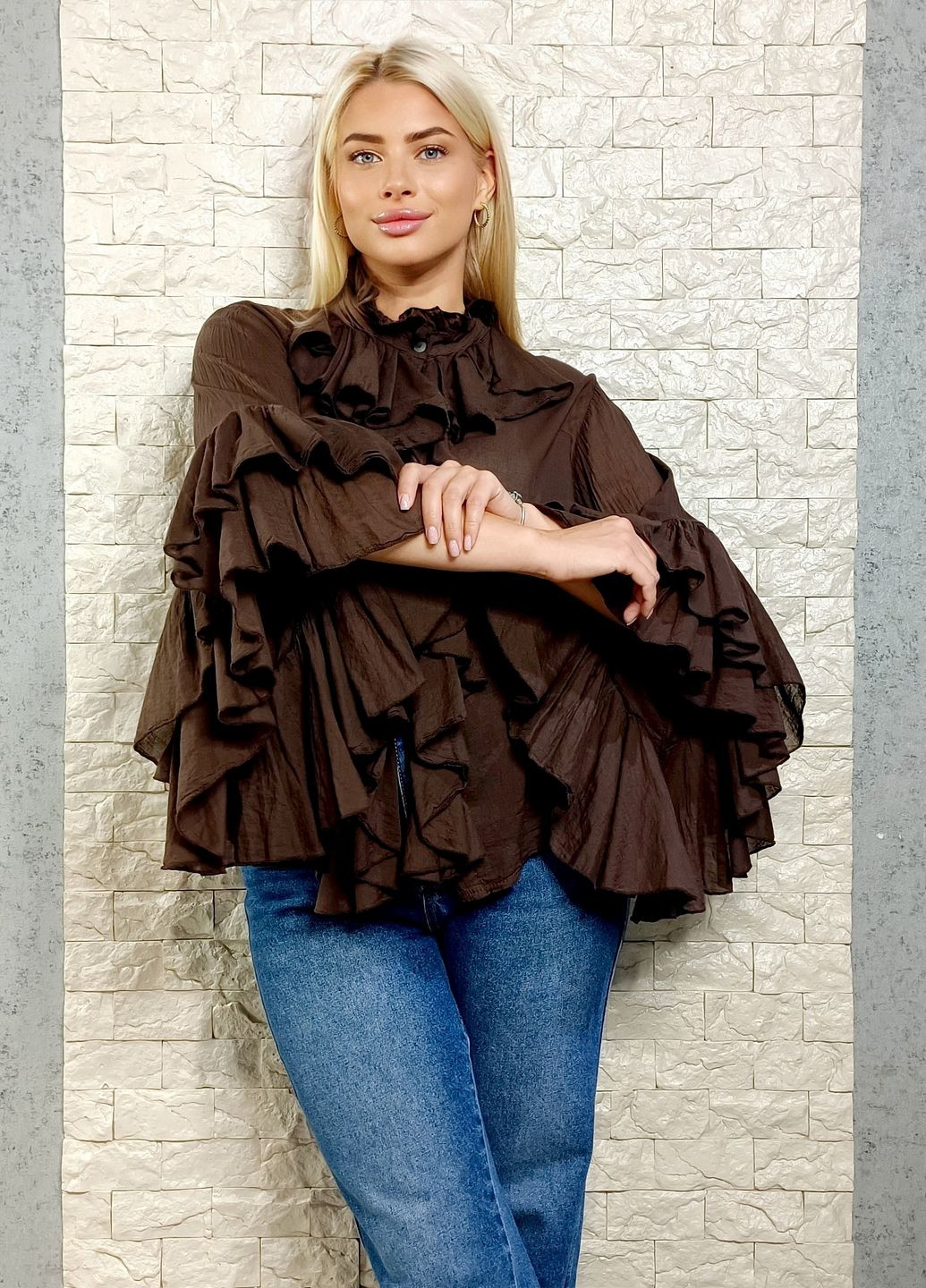 Коричнева блуза Posse батистова декорована воланами