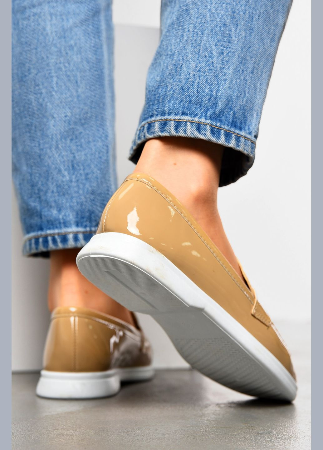 Let's Shop Туфли-лоферы женские бежевого цвета лоферы бежевый з искусственная кожа, украина — демисезон (325610162)