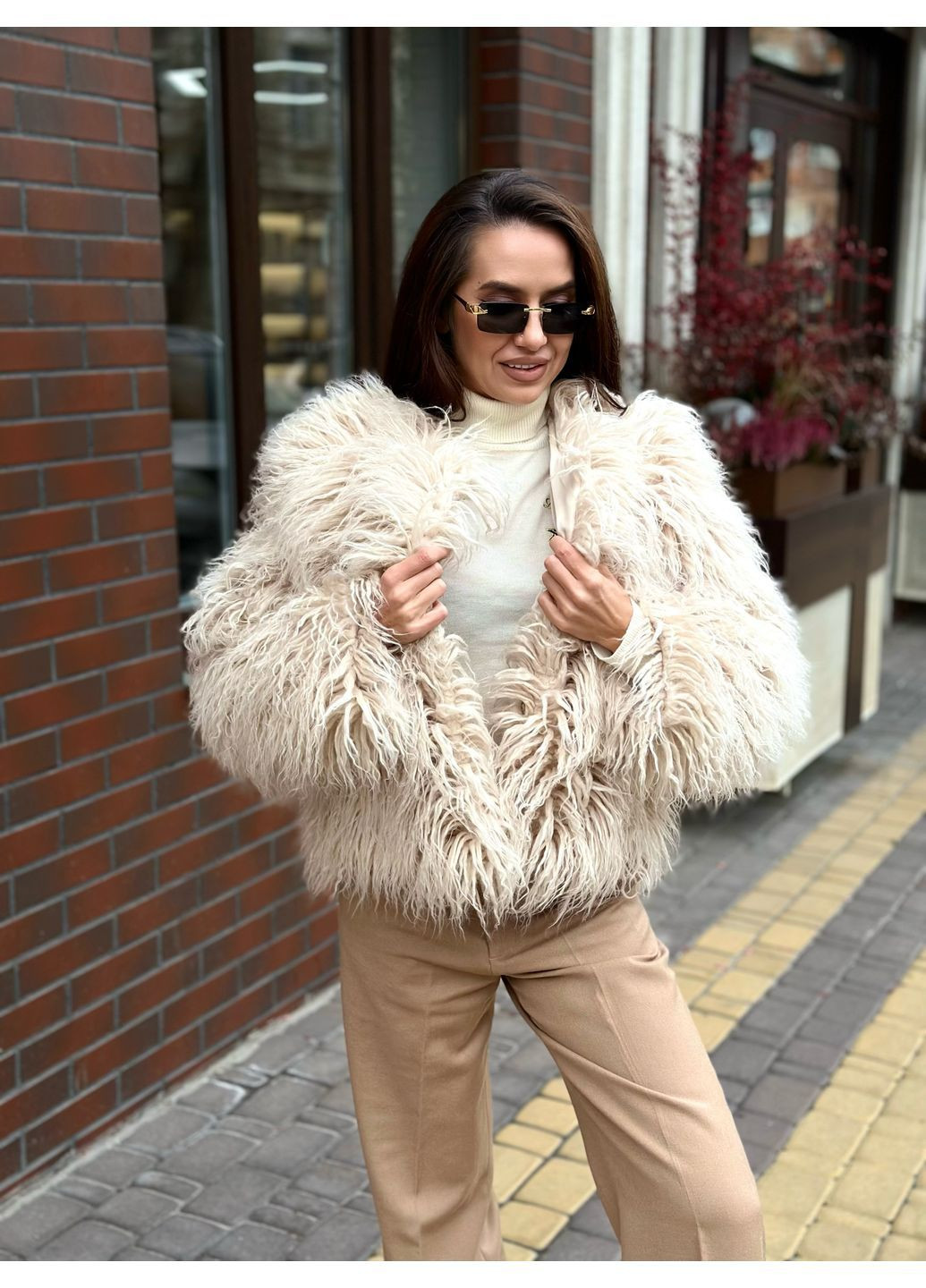 Шуба из искусственного меха лама бежевая No Brand (365801733)