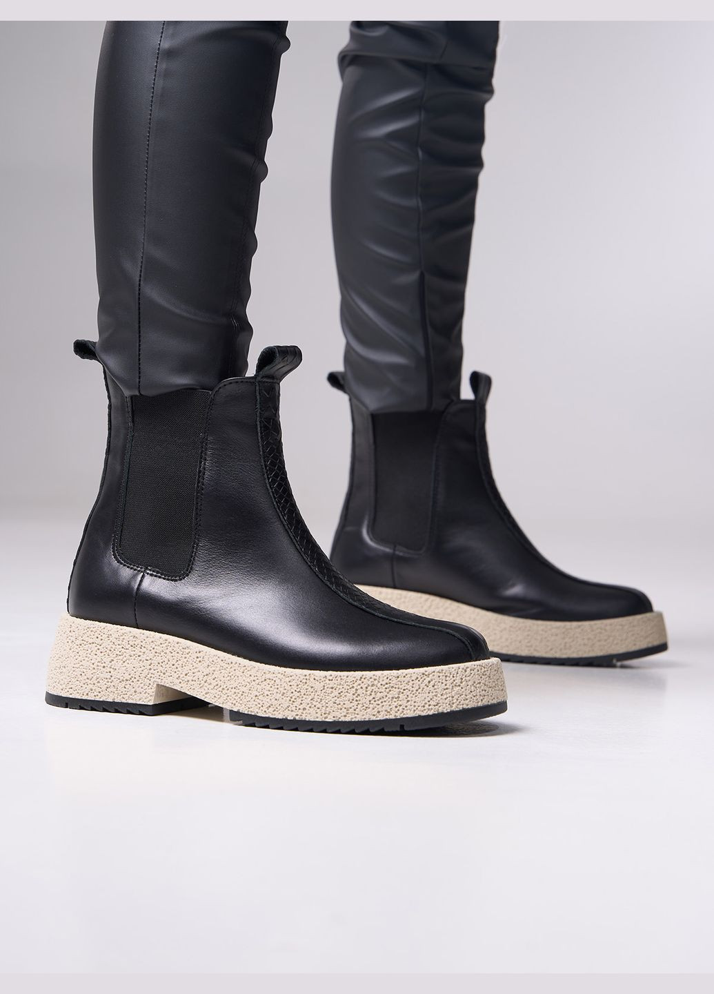 Осенние ботинки челси ISSA PLUS