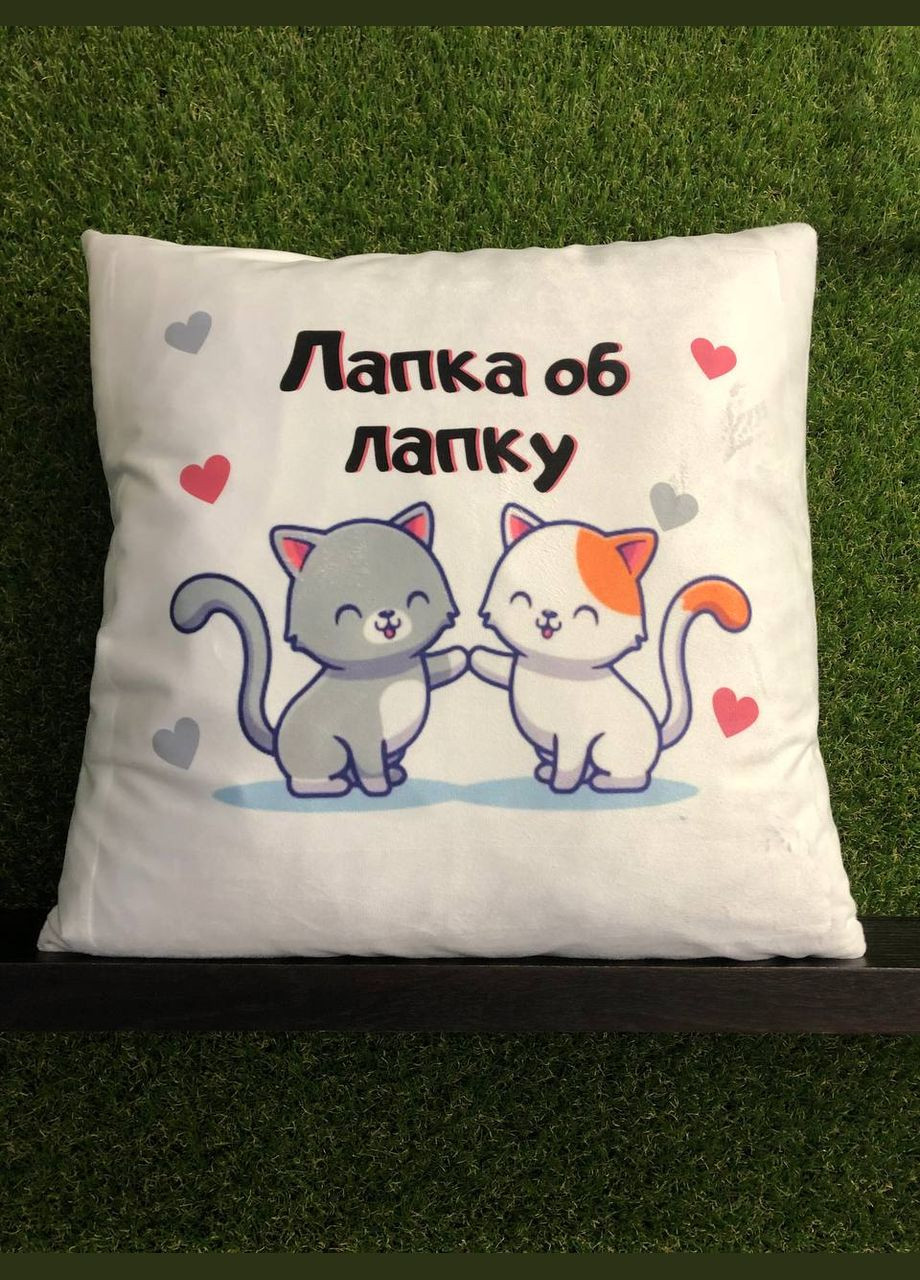 Подушка с принтом плюшевая Лапка о лапку, белая 45х45 (257) Hand Made (350942749)