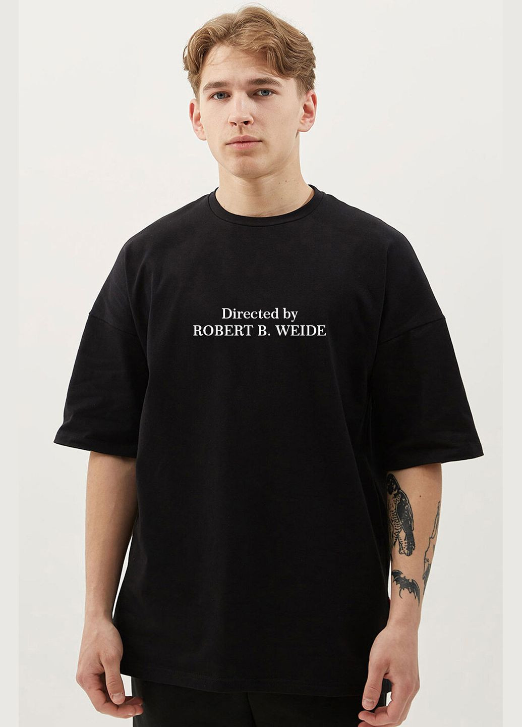 Чорна оверсайз футболка directed by robert b. weide Gen