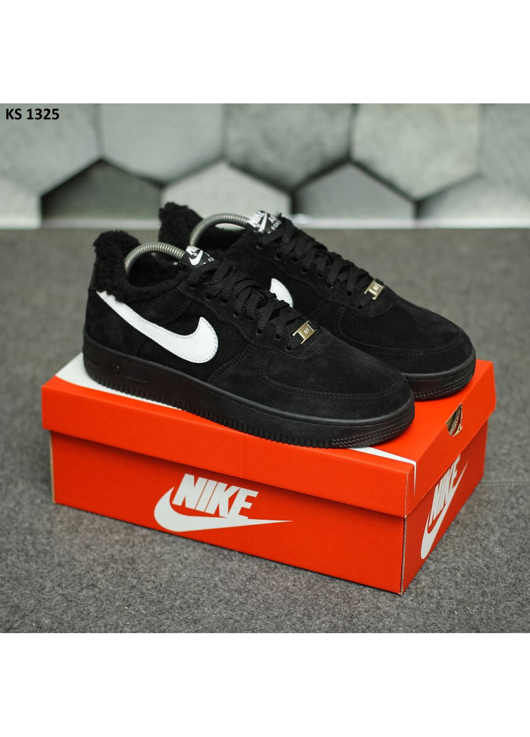 КРОСІВКИ ЖІНОЧІ NIKE AIR FORCE 1 07 MID LV8 BLACK AND WHITE НАЙК АІР ФОРС 1 ПРЕМІУМ No Brand чорні демісезони (367175484)