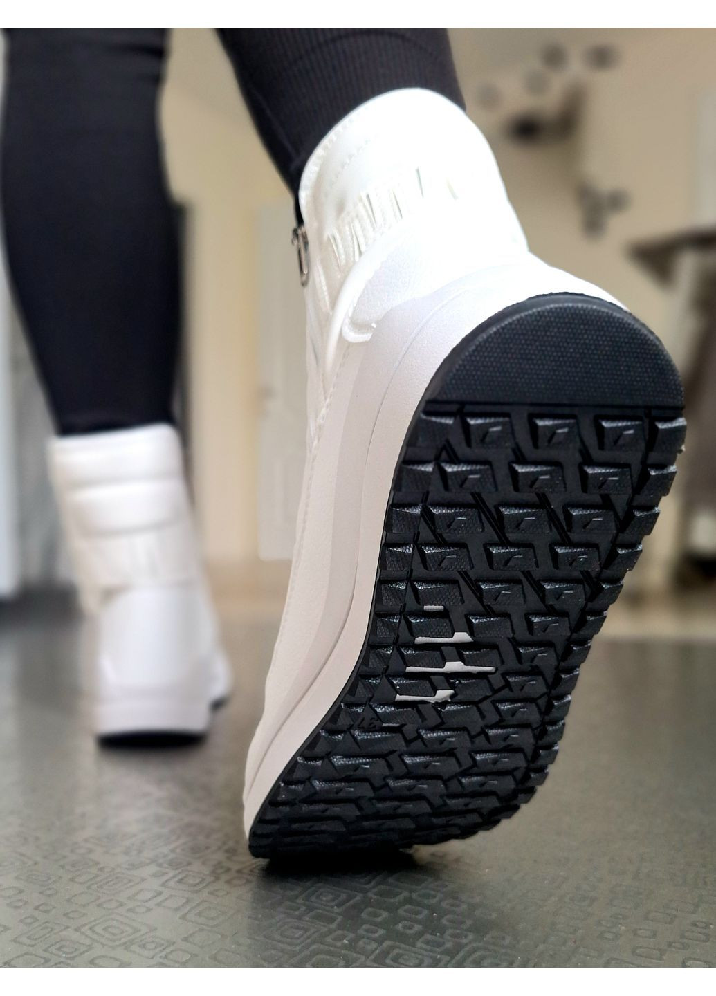 Білі зимові жіночі черевики на хутрі теплі з блискавкою Progress Дутики (366290172)