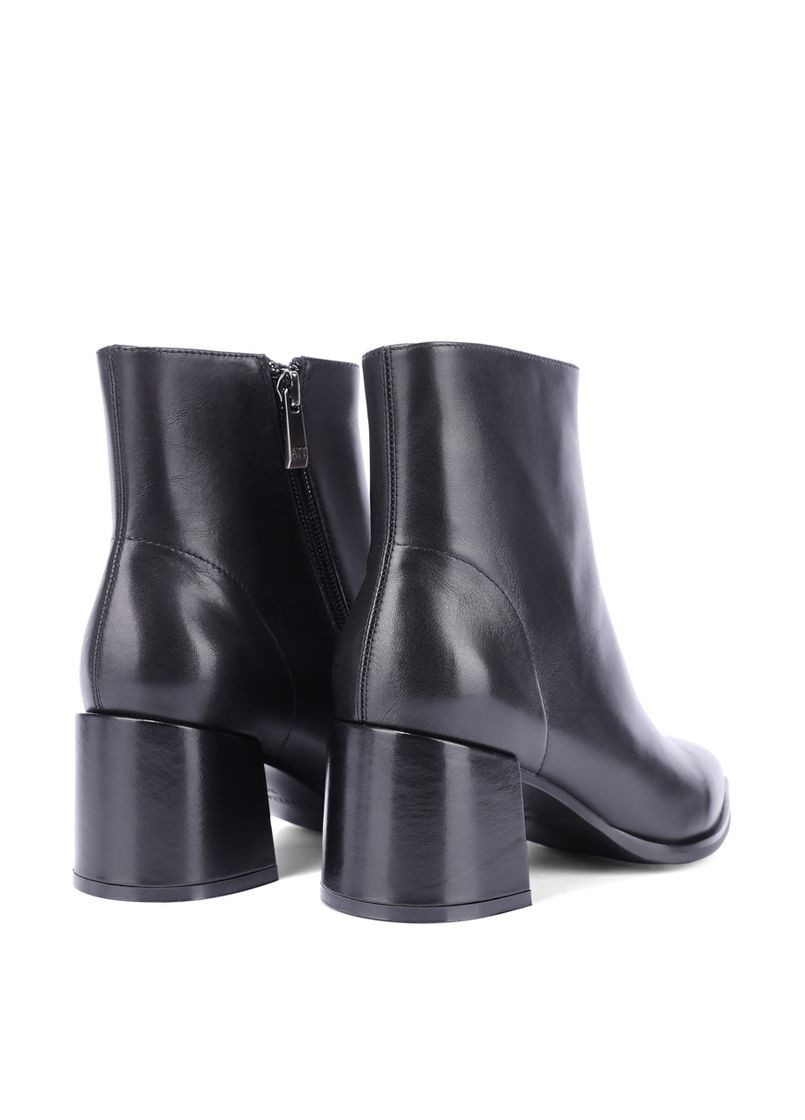 Осенние женские ботинки 2417l-24501 черная кожа Attizzare