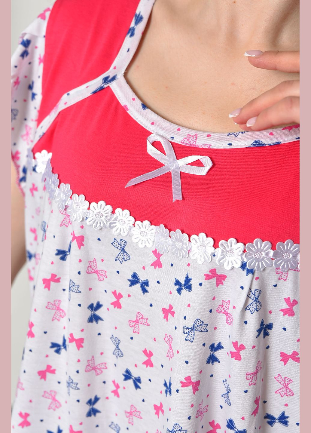 Ночная рубашка женская батальная белого цвета с цветочным принтом Let's Shop (293337759)