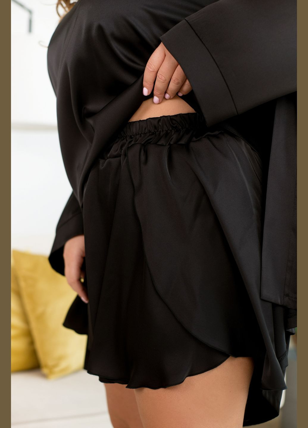 Чорна всесезон домашній шовковий костюм 3-ка майка + шорти Minova