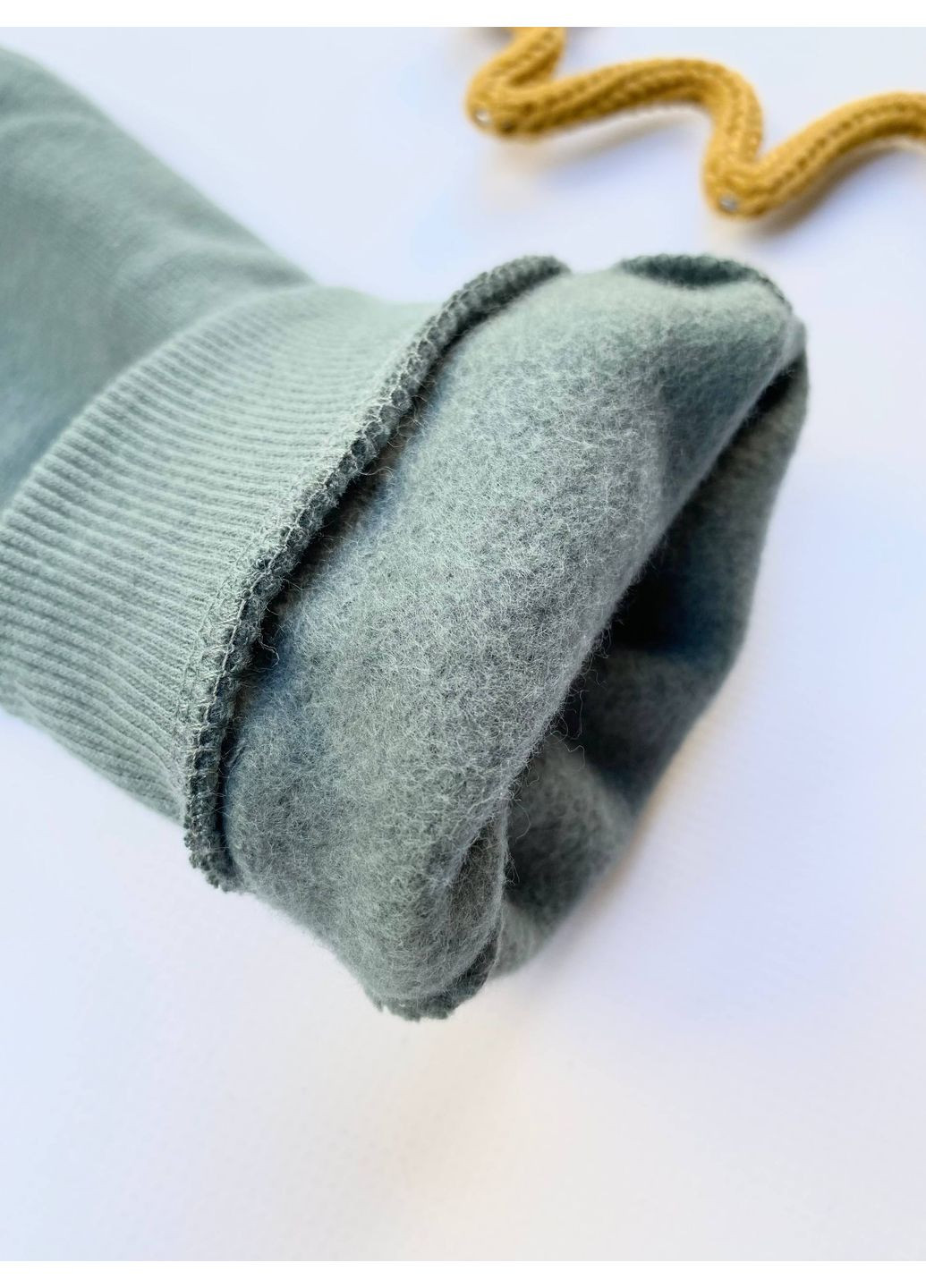 Темно-зеленые брюки C&A