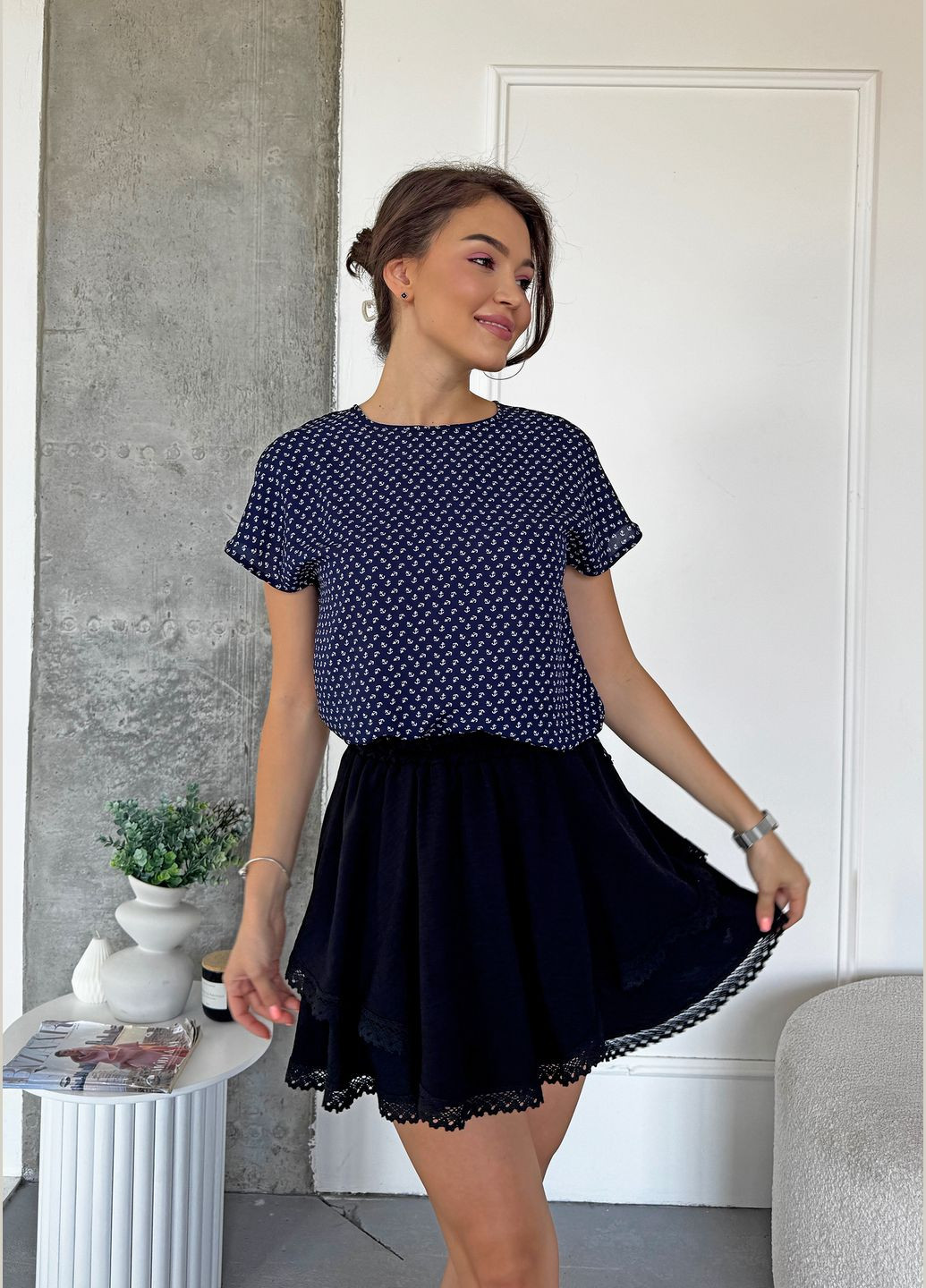 Темно-синя темно-синя блуза з креп-шифону з принтом "якір" INNOE Блузка