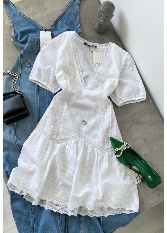 Білий коротка сукня з прорізною вишивкою Zara