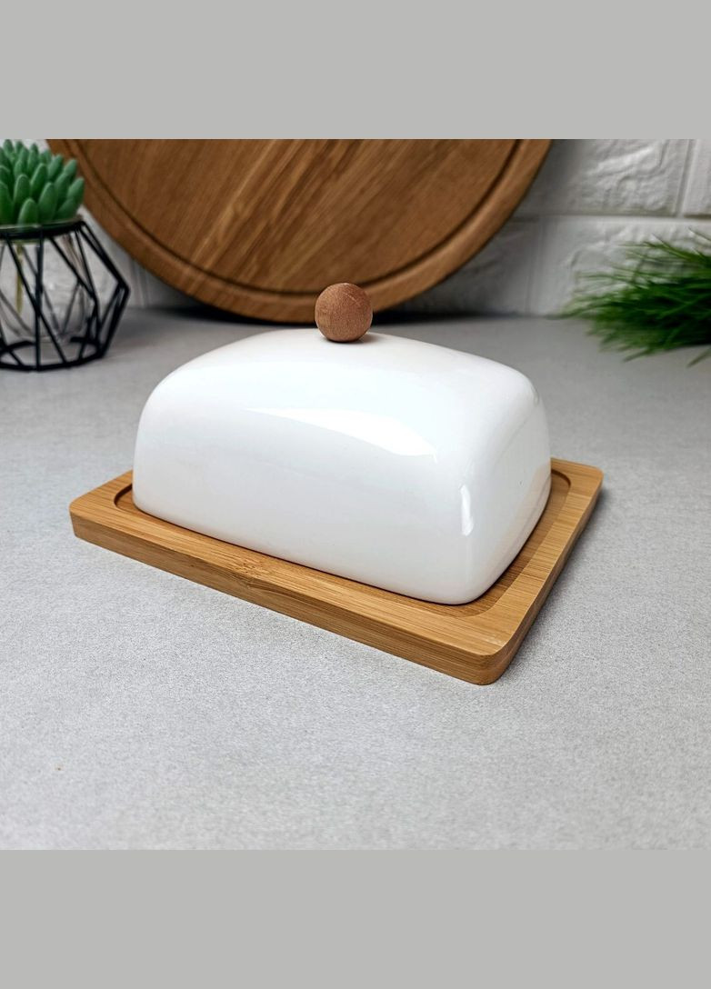 Белая фарфоровая маслёнка на бамбуковом подставке закруглённые края Bona (303212490)