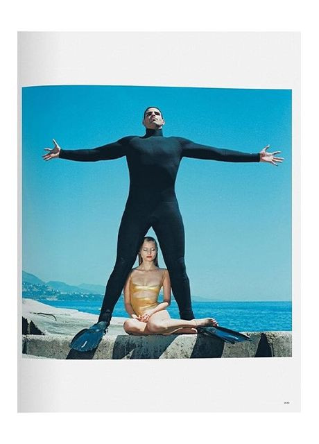 Книга Helmut Newton. A Gun for Hire (9783822846438) Taschen (364656282)