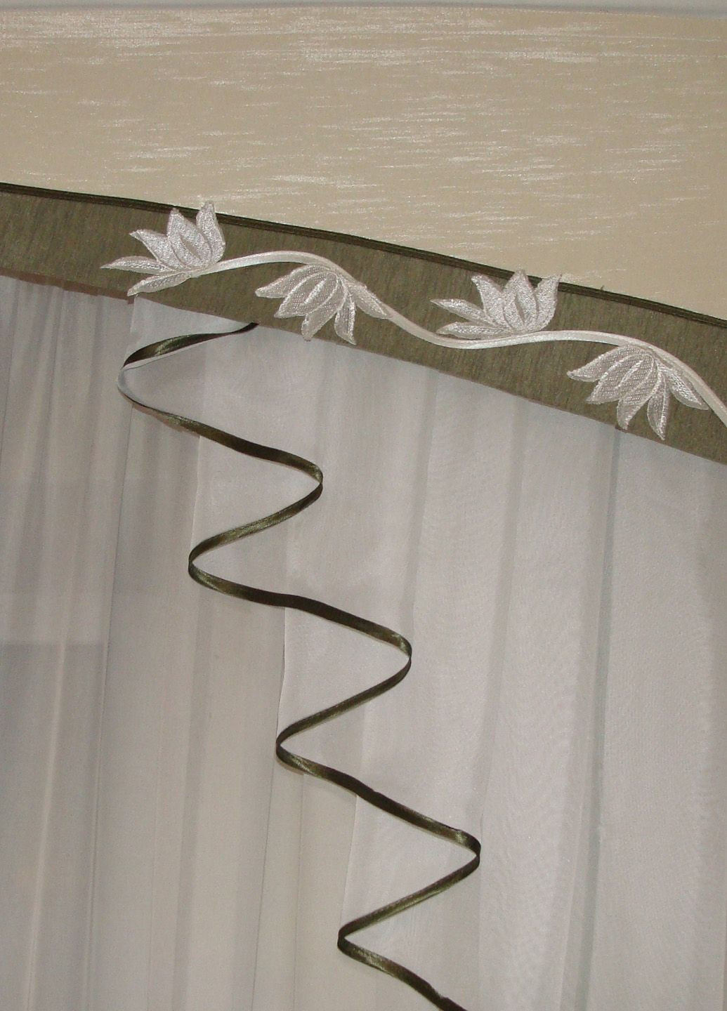 Жесткий ламбрекен карниз 200см молочный (84_6ж) Firanka Flowers (340112005)