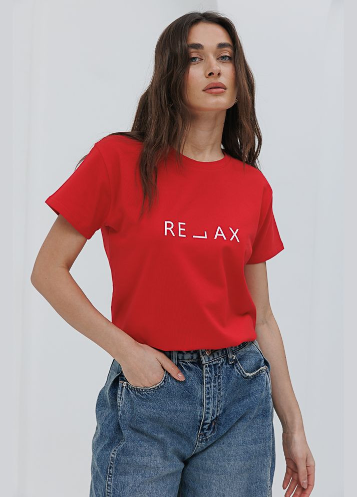 Червона літня жіноча футболка з написом relax Arjen