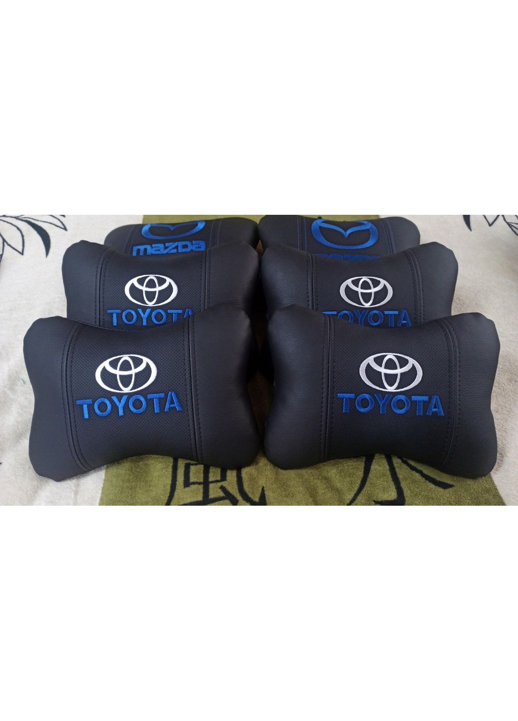 Подушка на підголівник метелик в авто Тойота біла вишивка — 081 Toyota (365728862)